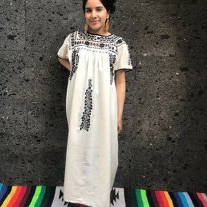 Mexican woman’s dress Oaxaca-Hand embroidered 5 de